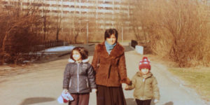 Murat Isik, moeder en zus in Bijlmer