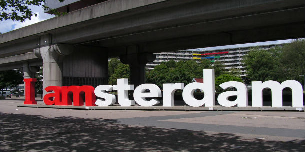 IAMSTERDAM-letters weer in de Amsterdamse Poort tijdens 24H Zuidoost