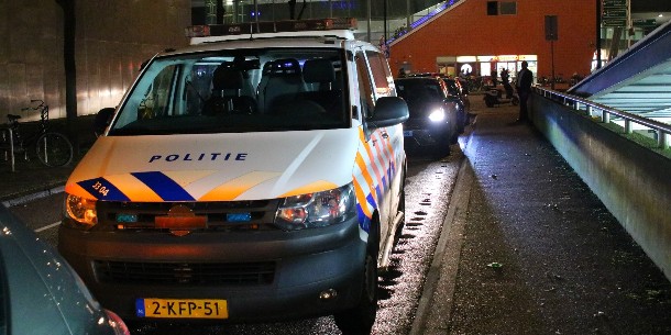 Man mishandeld en op spoor Bijlmer Arena geduwd, beelden op sociale media verspreid