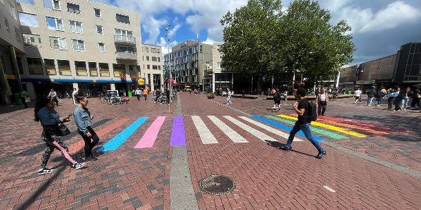 De Amsterdamse Poort krijgt een (inclusief) regenboogpad